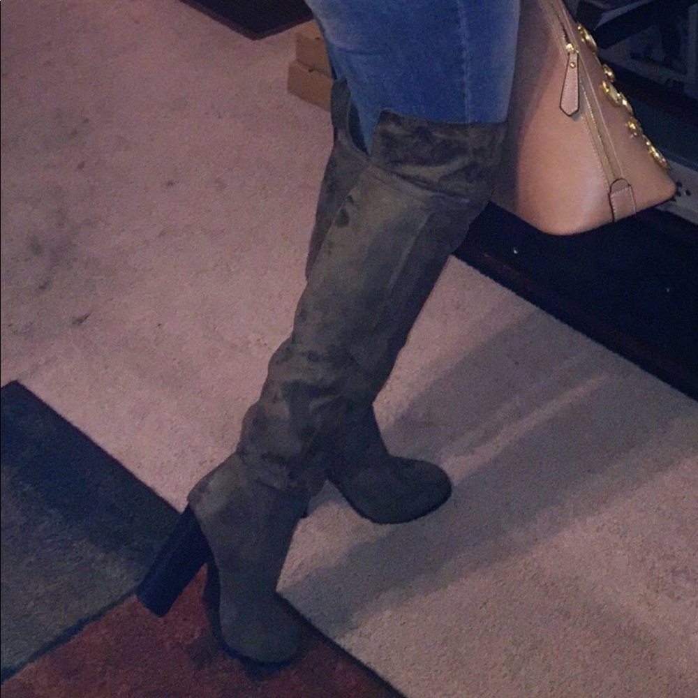 Knee high heel boot.Safe heel height. Comfortable